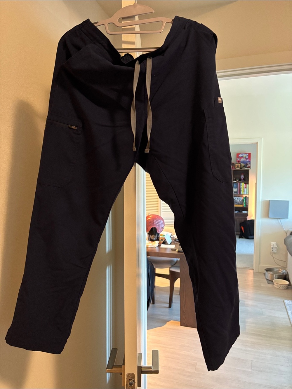 Figs Straight-Leg Scrub Pants in Black